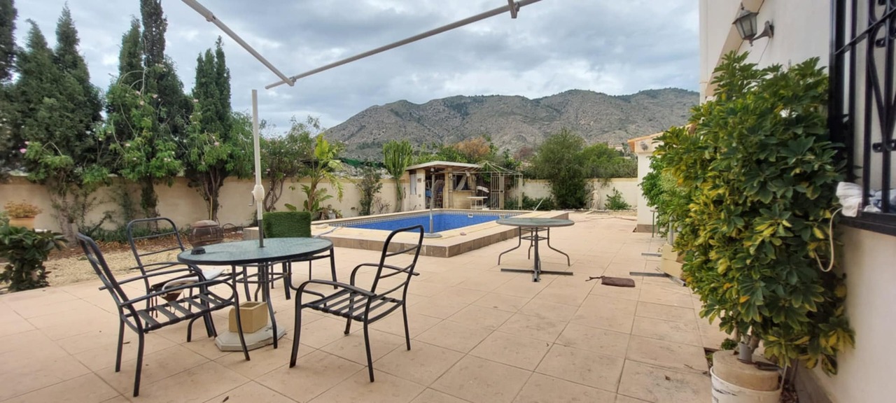8 Bedroom Villa for Sale in Orxeta